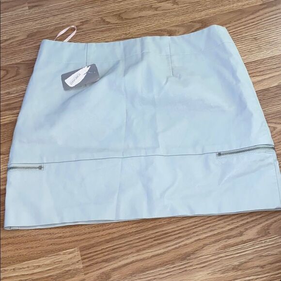 Forever 21 Faux Leather Skirt Silver - Picture 2 of 2